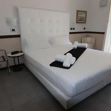 Derby Hotel 4*