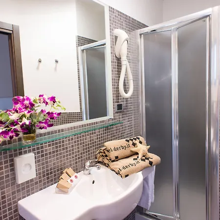 Derby Hotel 4*